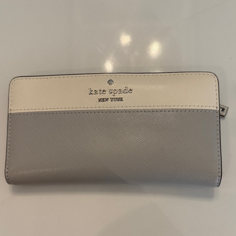 kate spade Two-Tone Cream and Light Gray Zip-Around Wallet